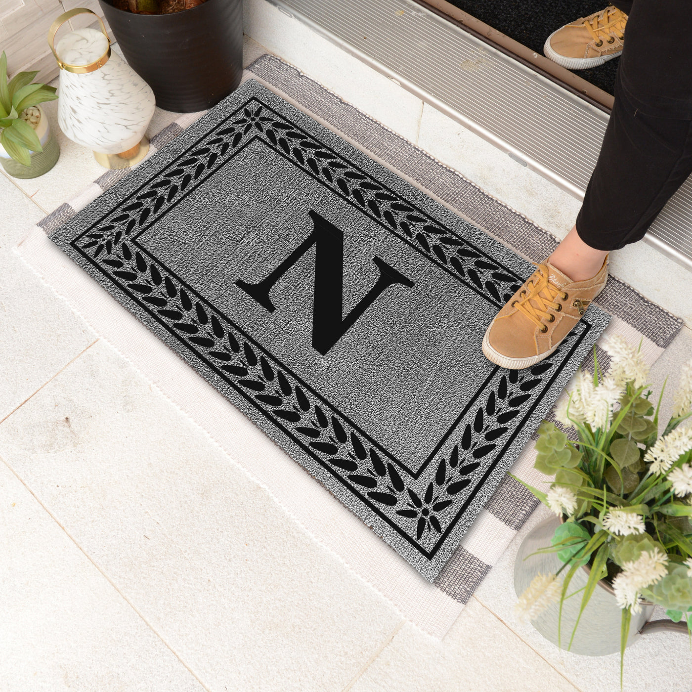 Decor Loop Leafy Vines Border Personalized Doormats